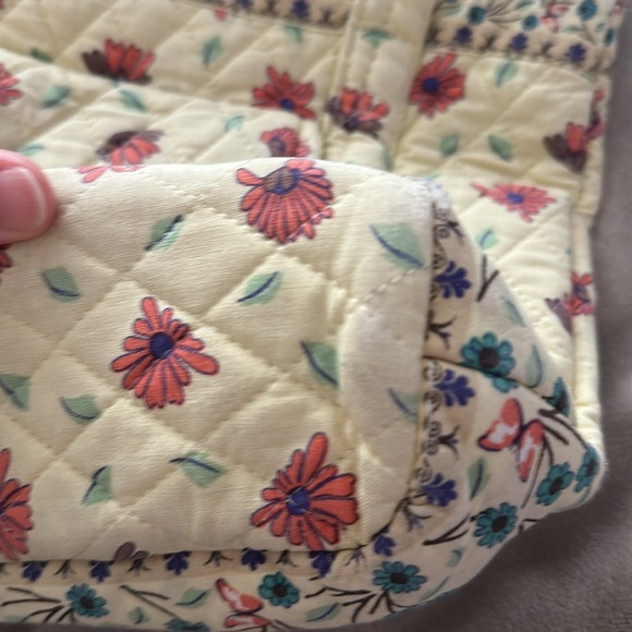 Yellow floral quilted purse - Picture 5 of 10